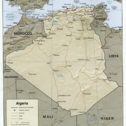 Mapa físico y político de Argelia (2001)
