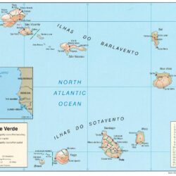 Mapa físico y político de Cabo Verde (2004)